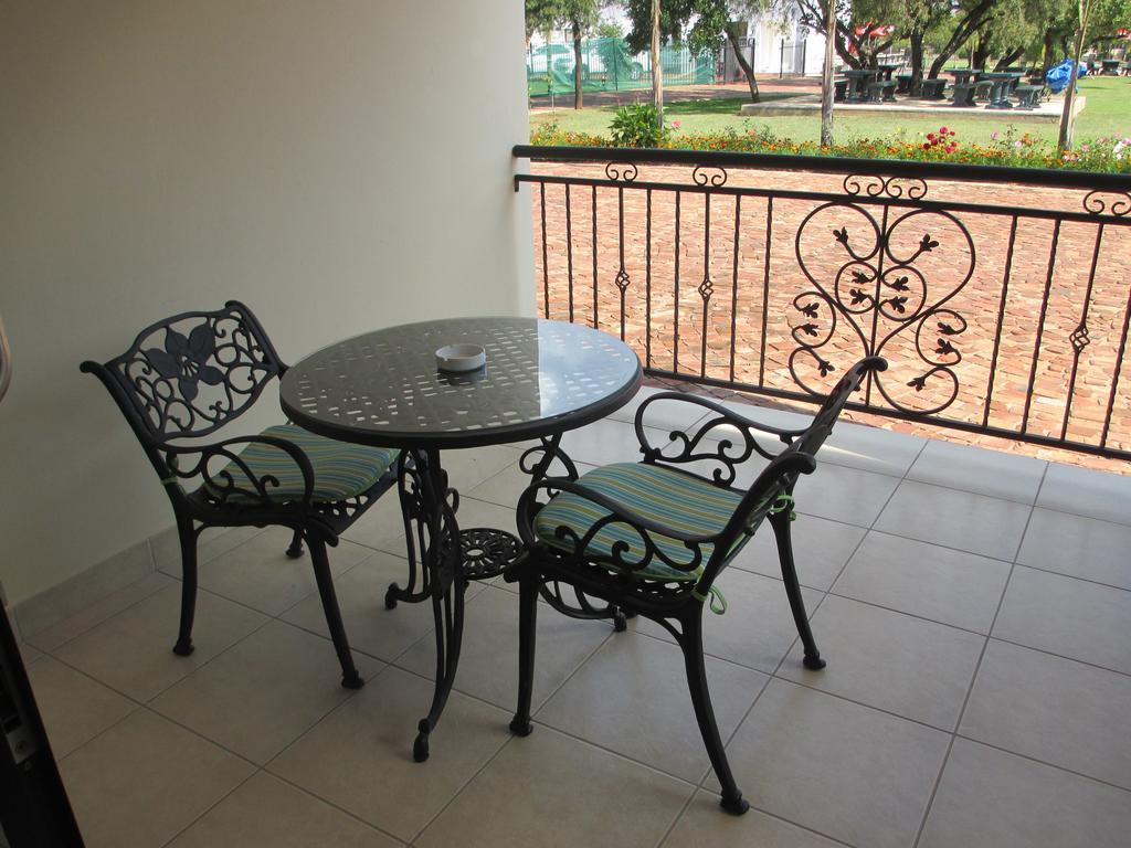 Casa Bianca Guest Lodge Хартбиспурт Экстерьер фото